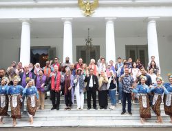 Sebanyak 12 perwakilan berbagai negara sahabat berkeliling lokasi wisata di Pulau Lima,