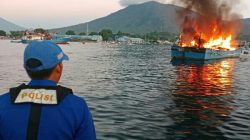 Reaksi Cepat Ditpolairud Polda Sulut Jinakkan Api di KM Maranatha 04, di Selat Lembeh