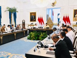 Presiden Prabowo Subianto saat menggelar rapat terbatas bersama sejumlah menteri Kabinet Merah Putih dan Komite Stabilitas Sistem Keuangan di Istana Merdeka, Jakarta, Selasa, 5 Mei 2026.