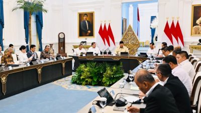 Presiden Prabowo Subianto saat menggelar rapat terbatas bersama sejumlah menteri Kabinet Merah Putih dan Komite Stabilitas Sistem Keuangan di Istana Merdeka, Jakarta, Selasa, 5 Mei 2026.