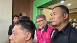 Mantan Kadis Kominfo Provinsi Gorontalo MR, usai diperiksa oleh Kejaksaan Tinggi Gorontalo pada kasus dugaan korupsi Command Center Video Wall.
